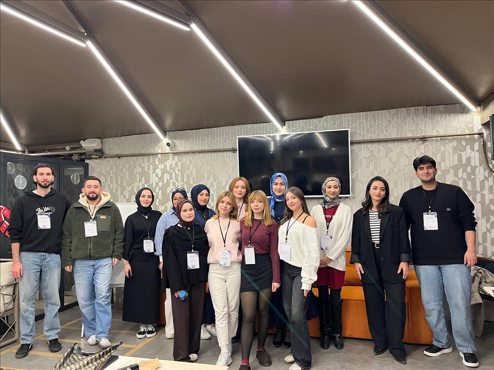 Sosyal Aktiviteler ve Yardımlaşma Kulübünden "QUIZ NIGHT" Etkinliği