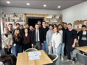 Yalova Üniversitesi Yapı Topluluğu, 2026-2027 eğitim-öğretim yılı faaliyetlerine yön verecek olan yönetim kadrosunu belirlemek amacıyla genel kurul toplantısını Bilim Kafe’de başarıyla gerçekleştirdi.